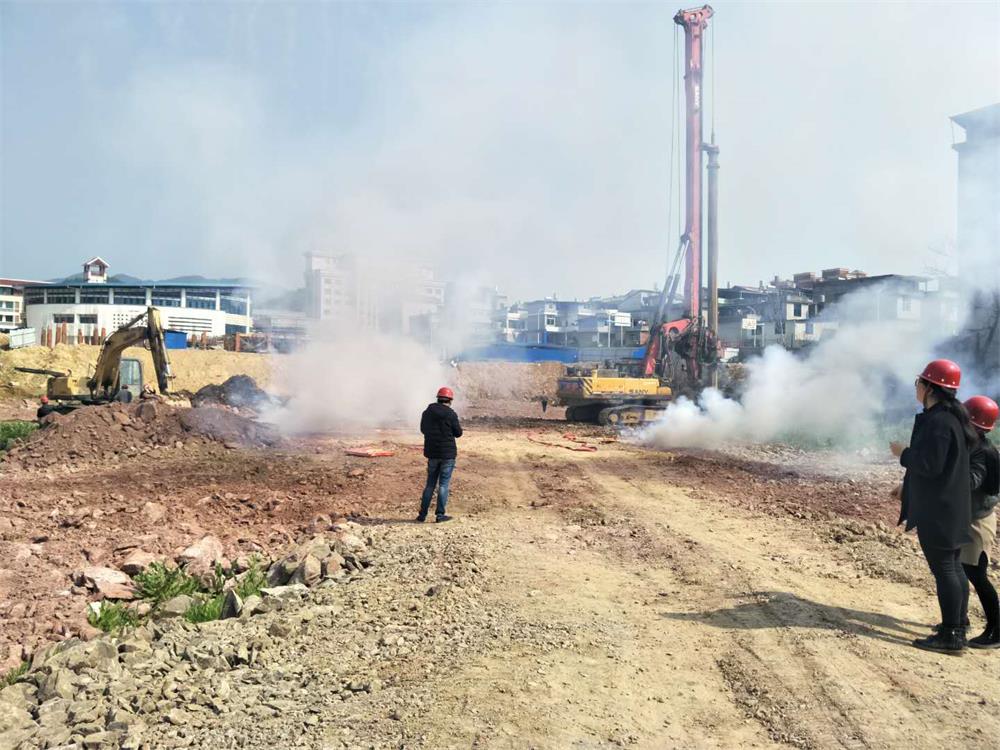 祝賀福建易順建筑工程有限公司承建的松溪縣工農路農貿市場及安置房綜合體項目工程開機儀式